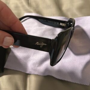 Frames Only the lenses come but they are an old prescription